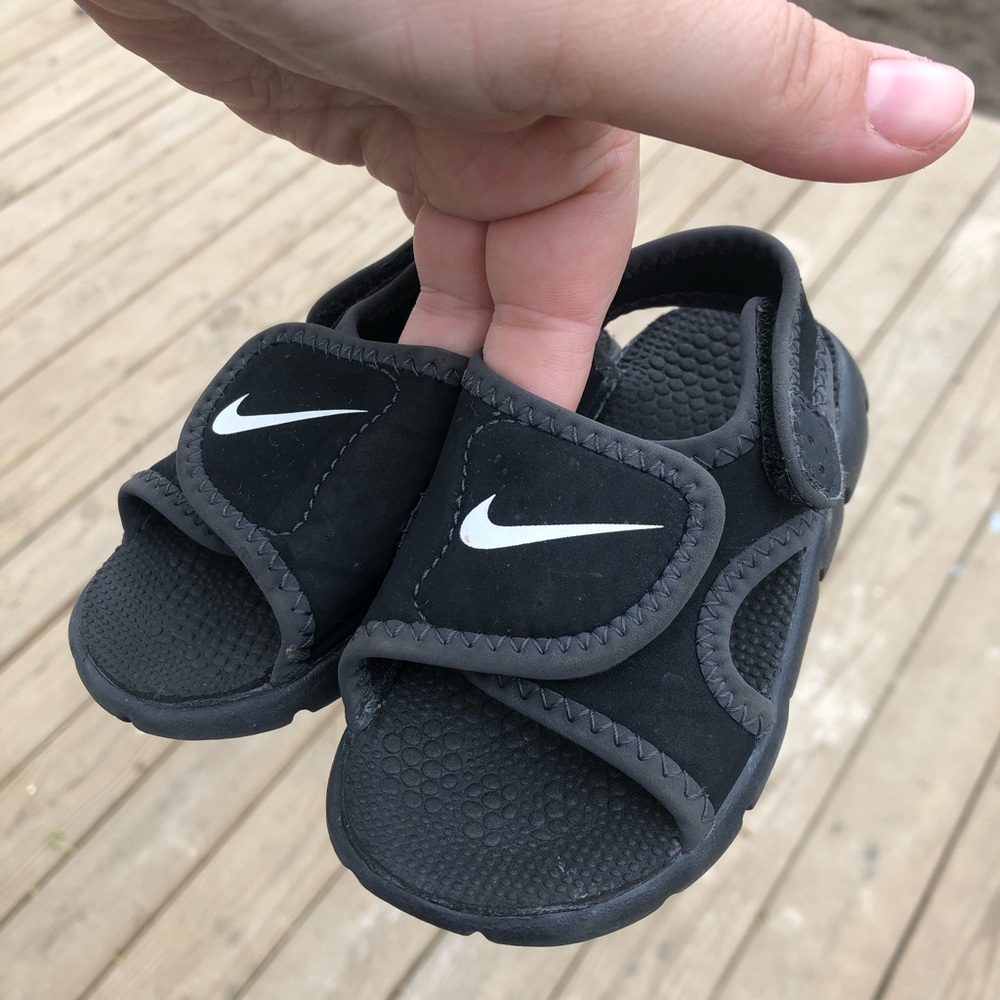 Nike sandals size 5c